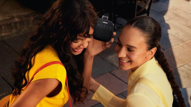 Two women listening to the Bose SoundLink Micro (2nd Gen) 