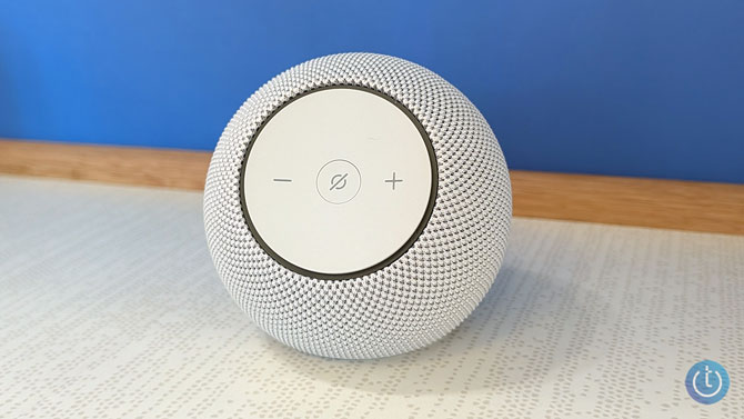 Amazon Echo Dot Max in white