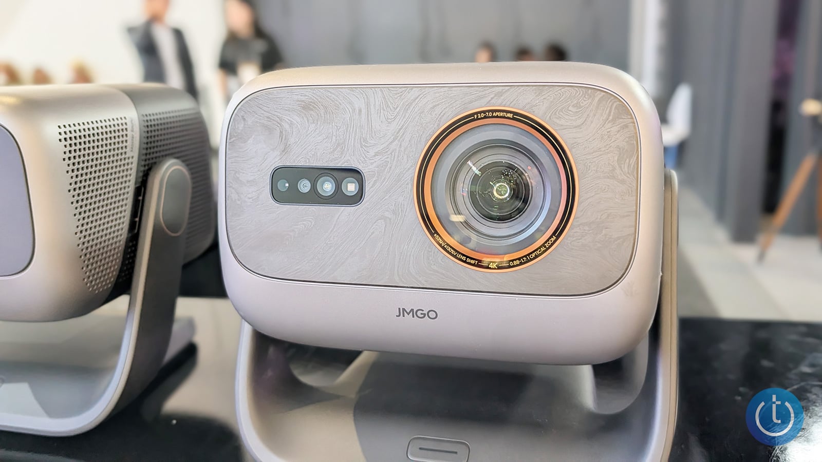 JMGO IRIS Ultra Max lifestyle projector