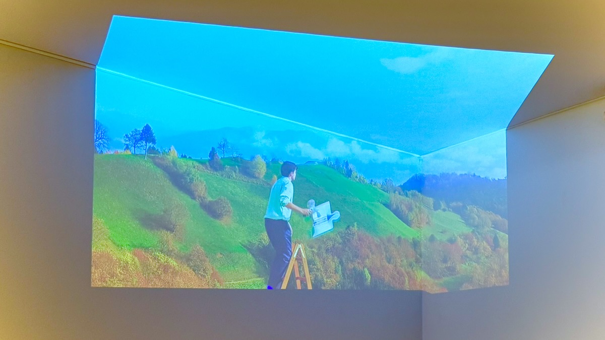 This AI-Powered Portable Projector Casts a Sharp Image on Any Surface