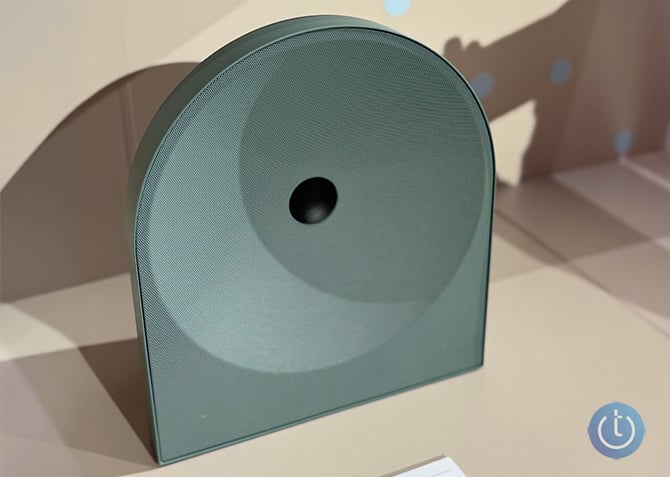 The two-channel Samsung Music Studio 5 eschews the Music Studio 7's rectangular shape, going all in on the circular motif. 