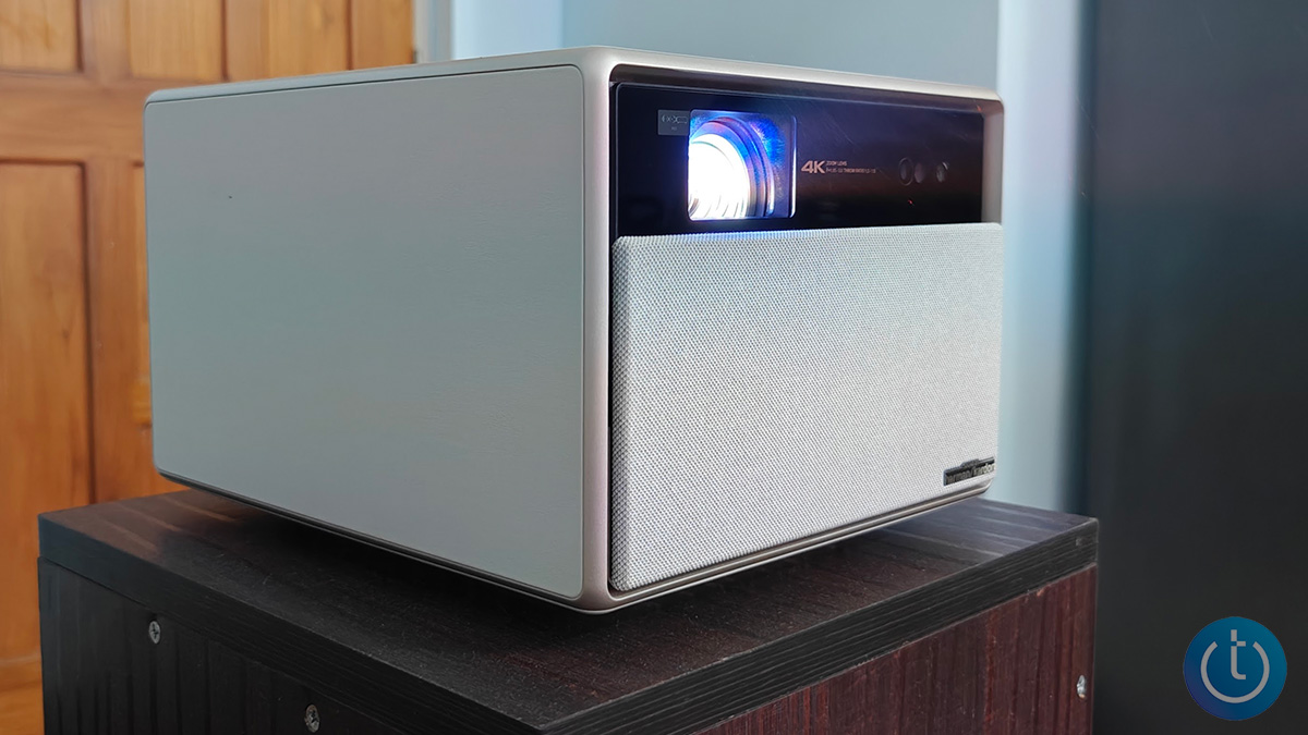 How to Set Up a Projector for a Huge Screen at Home or Outside