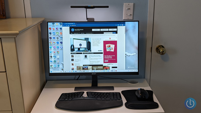 BenQ LaptopBar shown on a computer monitor.