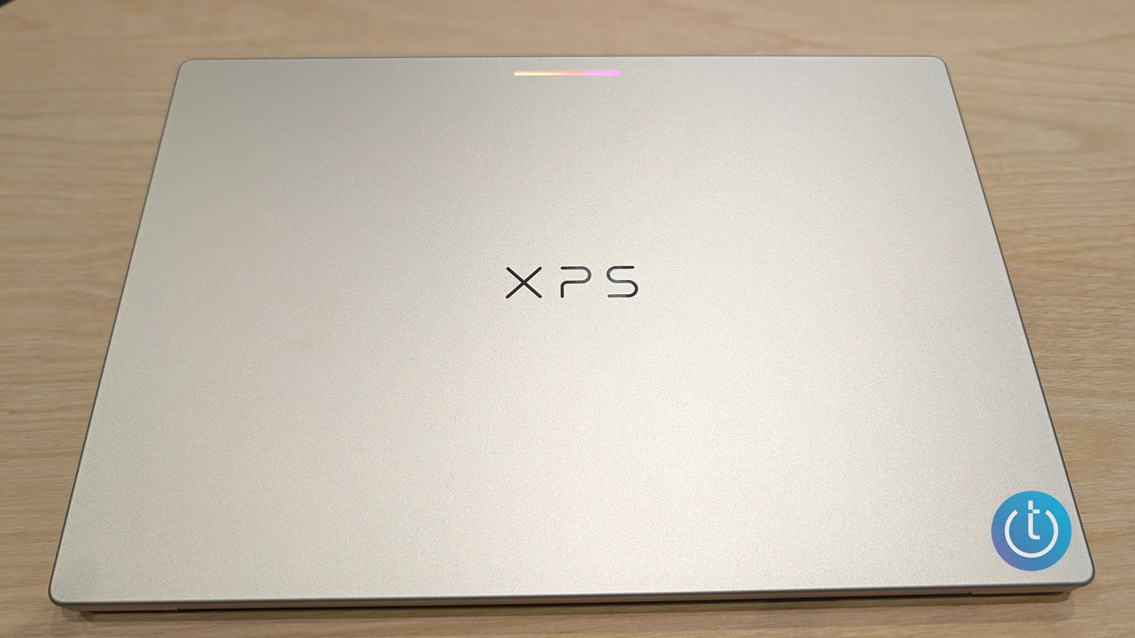 The Dell XPS Googlebook's Glowbar is orange and pink.