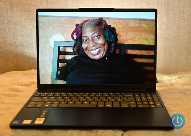 Lenovo IdeaPad Slim 3 screen shows the webcam image
