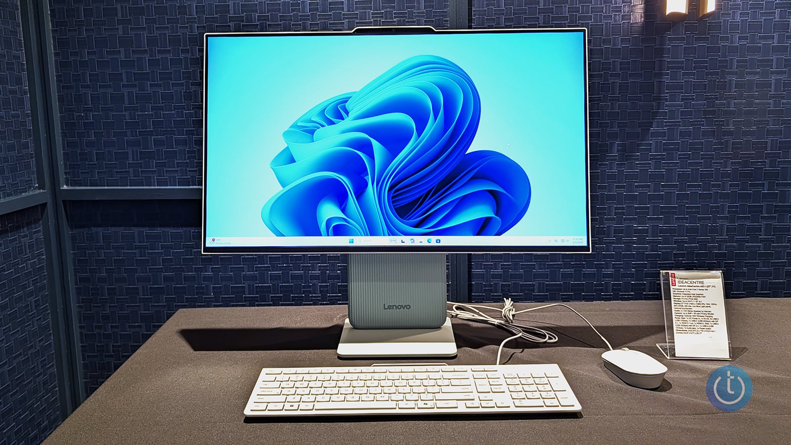 Lenovo IdeaCentre AOI i 27-inch model