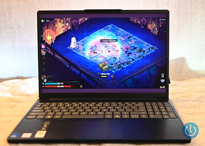 Lenovo IdeaPad Slim 3 with Hades 2 onscreen
