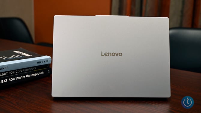 The Lenovo IdeaPad Slim 5x has a small lip at the top of the lid, which makes opening the notebook easier.