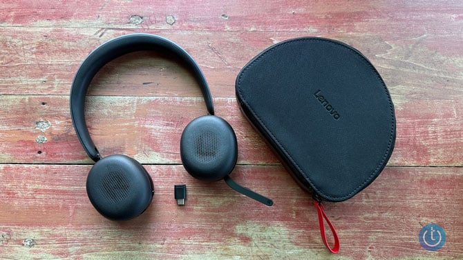 The Lenovo ThinkPad Dual-Mode 8550 headset with its USB-C dongle and case