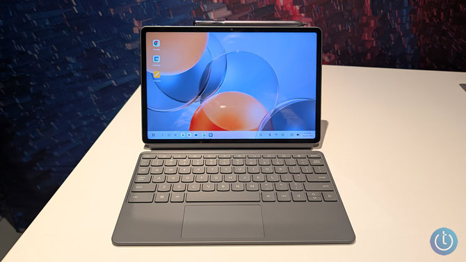 Lenovo Yoga Tab with the Premium Pen attached magnetically at the top.