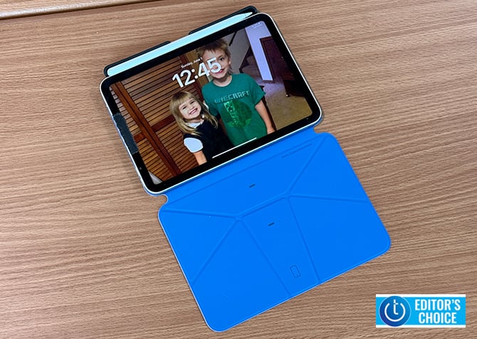 Moft Dynamic Folio is shown open with an iPad. The Techlicious Editor's Choice Award logo is in the lower right corner.