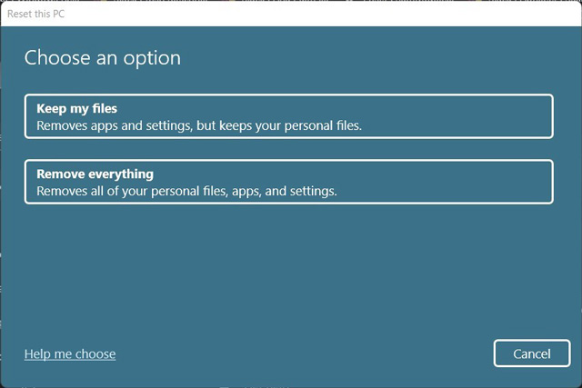 Windows Rest this PC window showing the options to Keep my files (below is the text Removes apps and settings, but keeps your personal files) and Remove everything (below is the text Removes all of your personal files, apps, and settings)