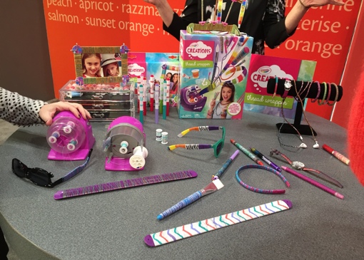 Crayola Thread Wrapper at Toy Fair 2015