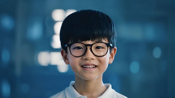 A concept image shows how the Esselsior lens looks in real life on the left and how the Stellest technology is integrated on the right.