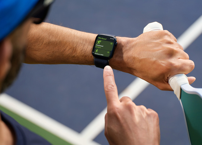 Selecting a pickleball workout on Apple Watch