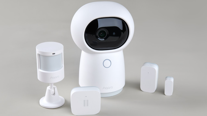 Aqara Camera Protect Kit Y100 showing camera IR sensor and three door and windows sensors