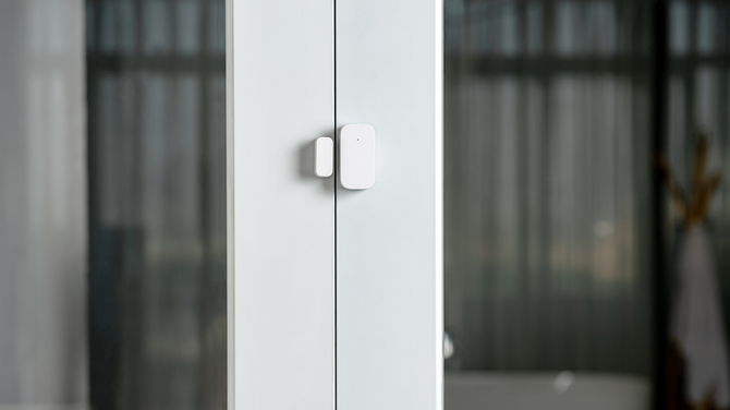 Aqara Door & Window Sensor Bundle showing sensors attached to either side of a door