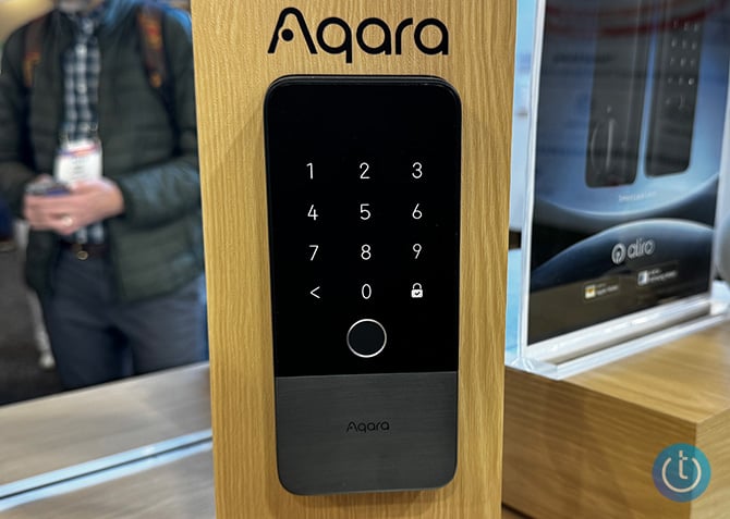 Aqara Smart Lock U400 shown on a mock dooor