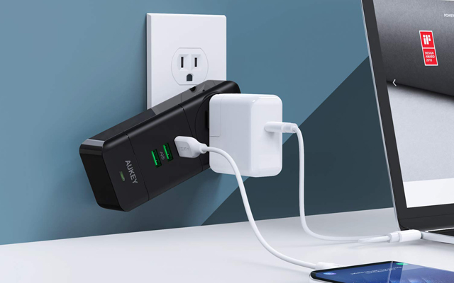 AUKEY USB Wall Outlet with Rotatable Body