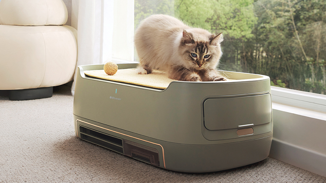 Blueair PetAir Pro with scratching pad.