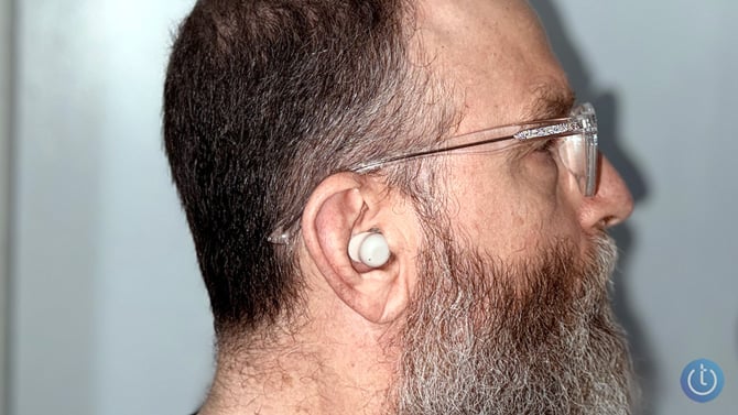 Stewart Wolpin wears the Elehear Delight OTC hearing aids.