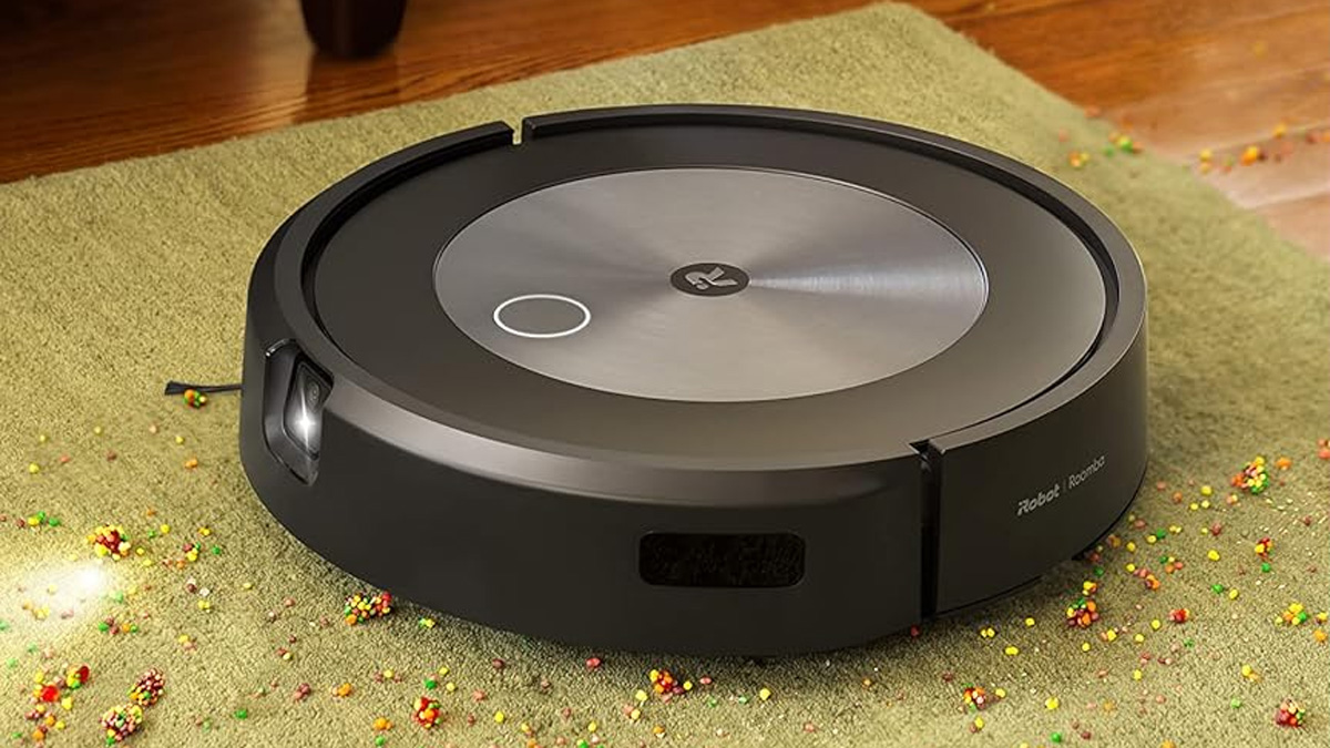 Sweep Up this Stellar Deal: The iRobot Roomba j7 for Just $297