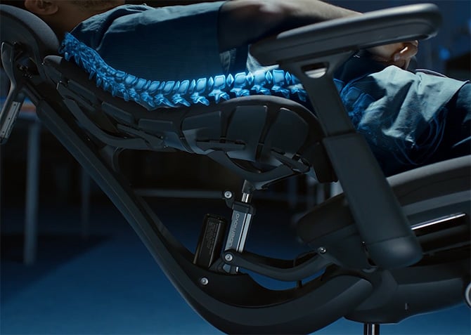 Cutaway drawing of the spine being stretched.