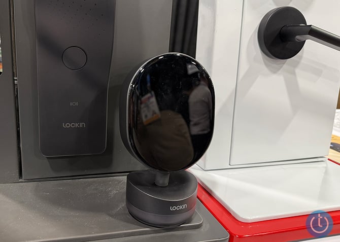 Lockin AuraCharge charger for the V7 Max lock