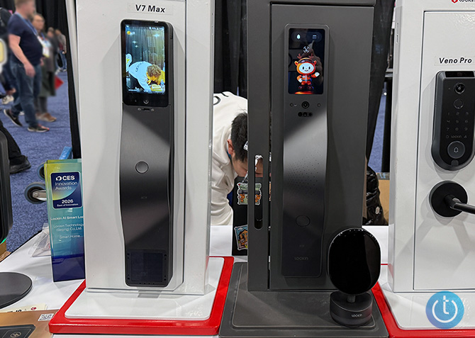 Lockin smart lock in two diferent finishes plus infrared charger