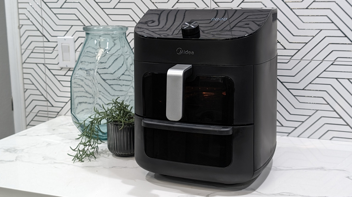 Midea Showcases its DualZone Air Fryer at CES 2024 Techlicious