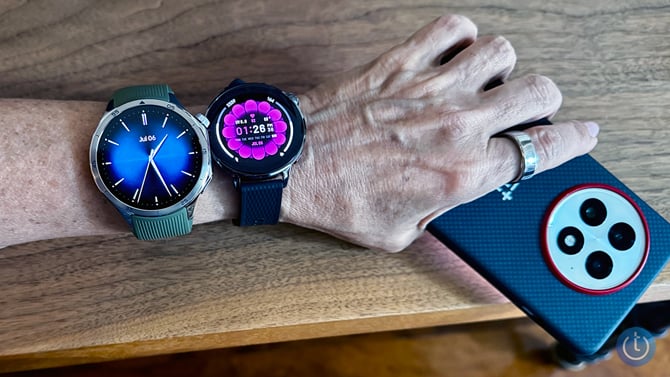 OnePlus Watch 3 47mm on the left and 43mm on the right.