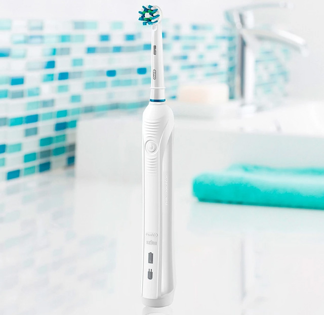 Electric Toothbrush: Oral-B Pro 1000