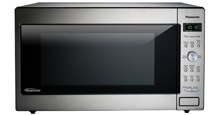 Front of the Panasonic NN-SD945S microwave oven