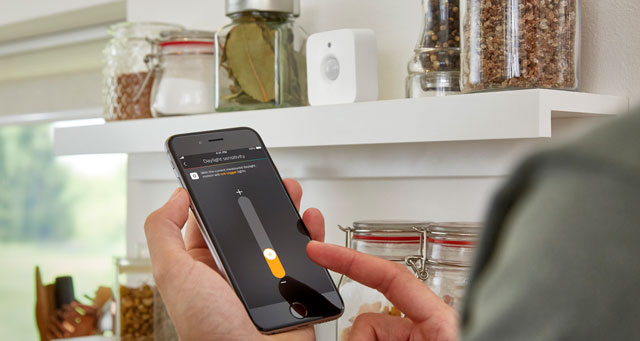 Control the Philips Hue motion sensor and bulbs with this app.