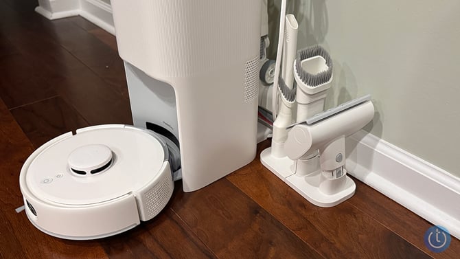 The SwitchBot K10+ Pro Combo base is shown with accessories, robot, and stick vac.