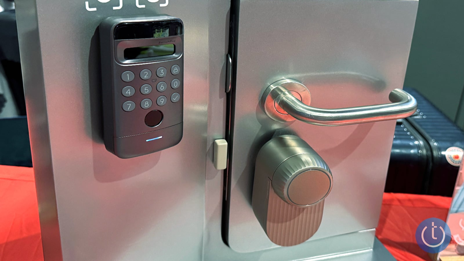 Lock Ultra Max Vision Pro Combo with the keypad on the left and the internal lock on the right.