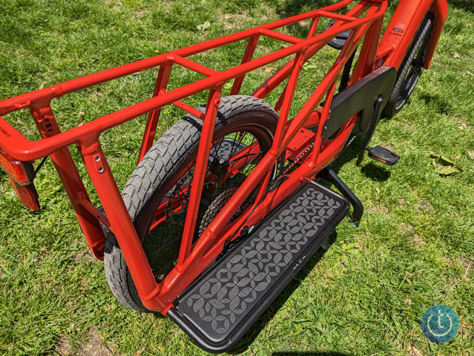 Closeup of the Trek Fetch+ 2 rear cargo rack