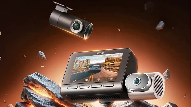 70mai 4K T800 dashcam product shot in sand