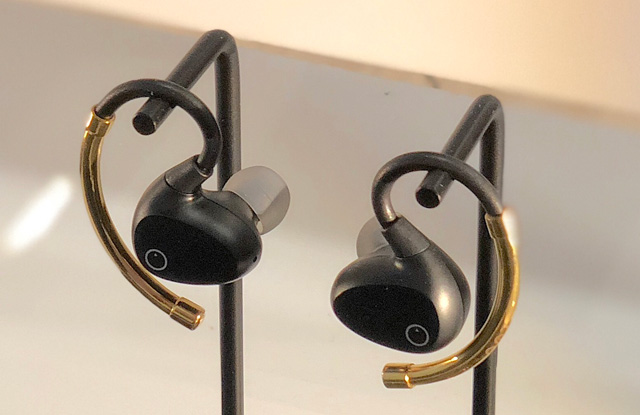 True-wireless in-ear Bluetooth headphones with ear hooks