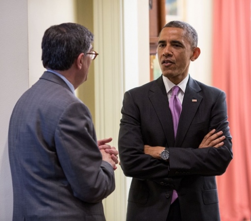 President Obama meets with an economic advisor