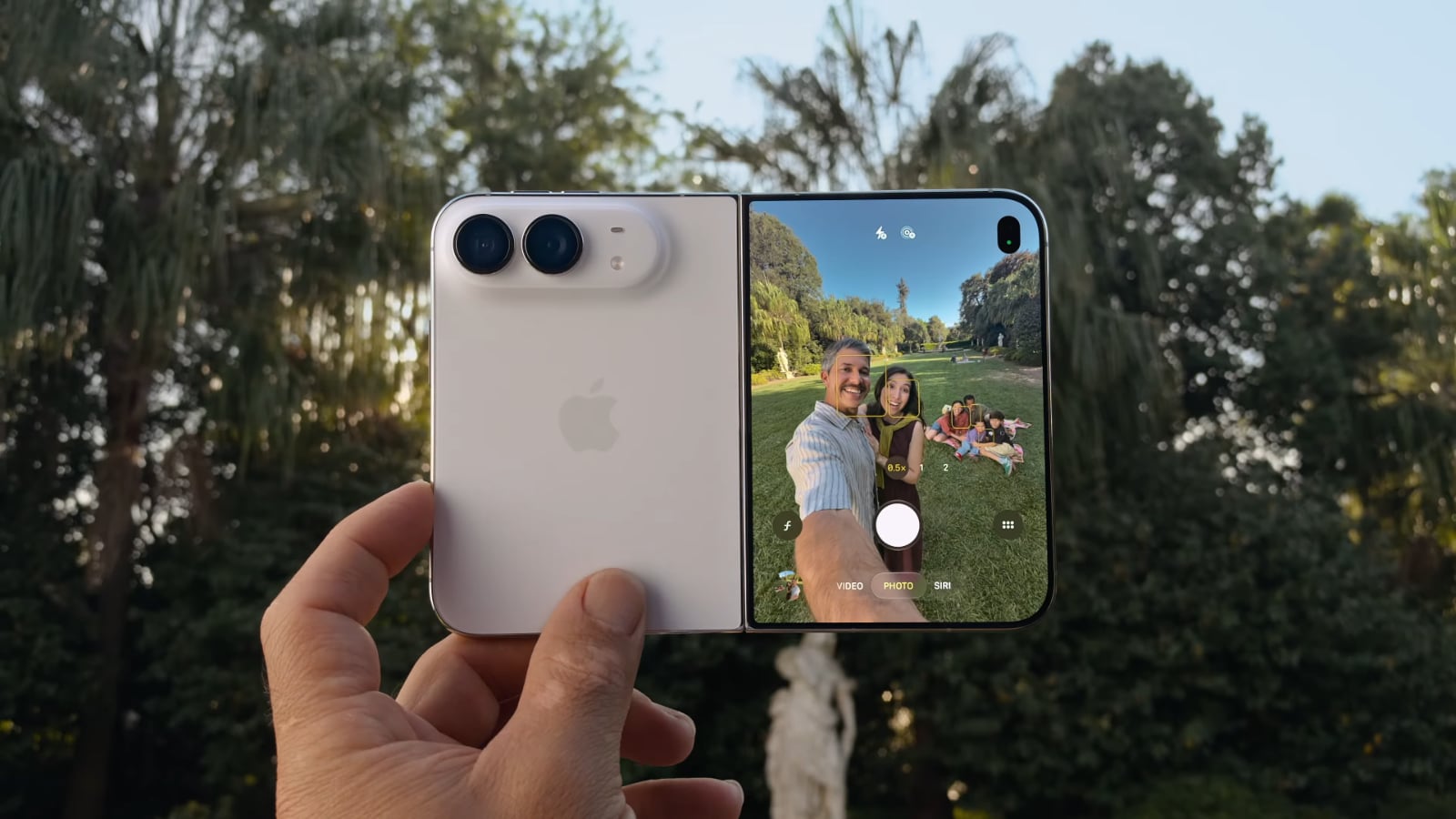 Camera image preview on the outer screen of iPhone Duo