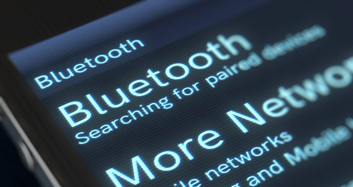 Obrazovka telefonu, která ukazuje, že hledáte zařízení Bluetooth