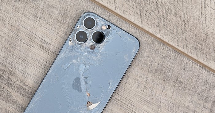 iPhone broken screen on wooden surface