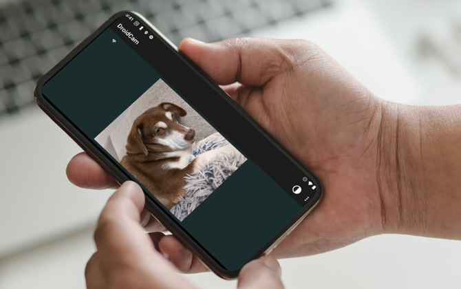 Screenshot of Droidcam app showing a live feed from the rear camera 