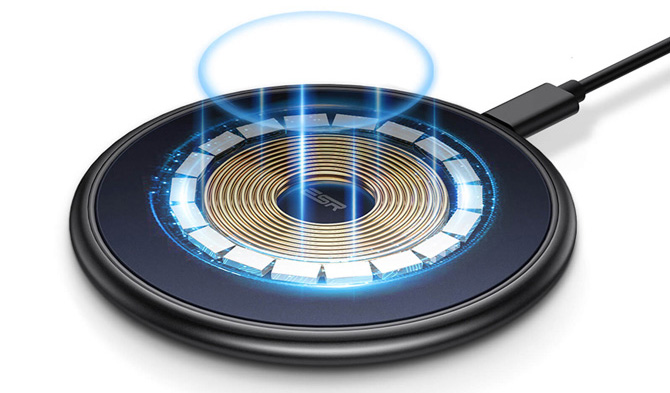 ESR HaloLock Magnetic Wireless Charger
