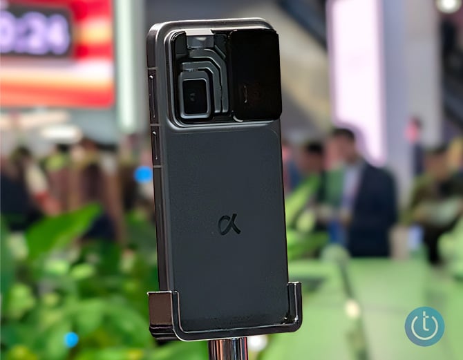 When not in used, the gimbal camera retracts into the back on the phone.