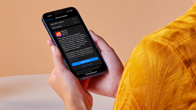 iPhone on the iOS 17.3 update screen