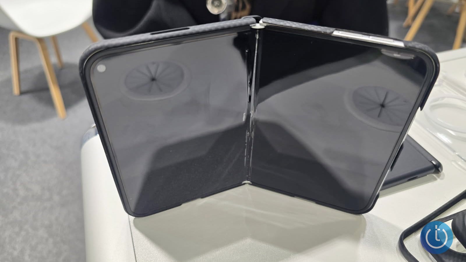 Case showing the screen of the phone inside.