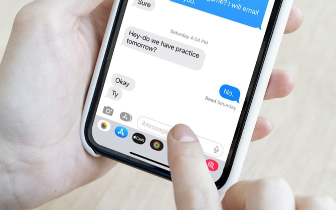 Closeup shot of iPhone showing an iMessage conversation with a Read Receipt.