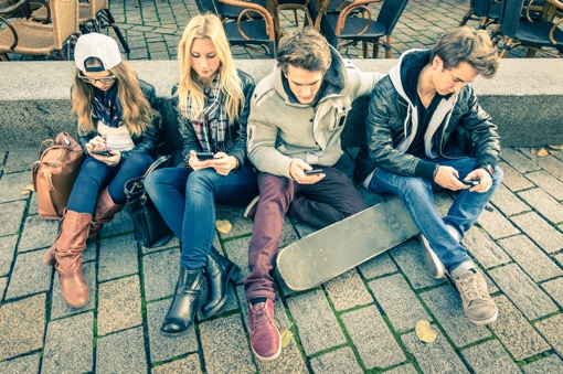 Teenagers addicted to their smartphones